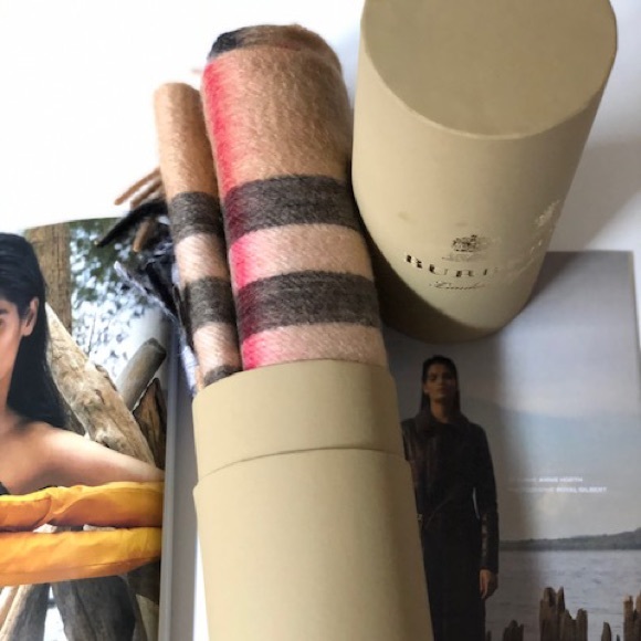 Burberry scarf with roll Tube
